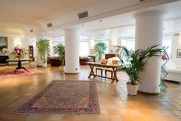 德拉瓦莱酒店 酒店